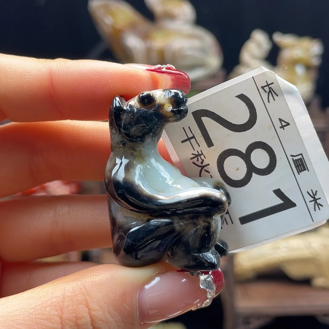 非***虎和田玉未镶嵌颈饰