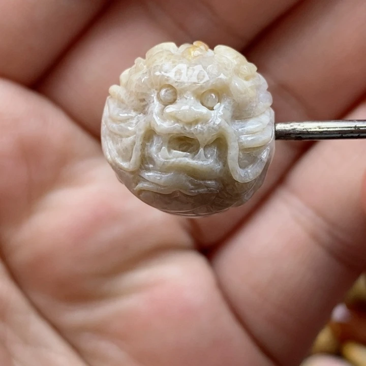 颈饰未镶嵌硅化珊瑚（珊瑚玉）