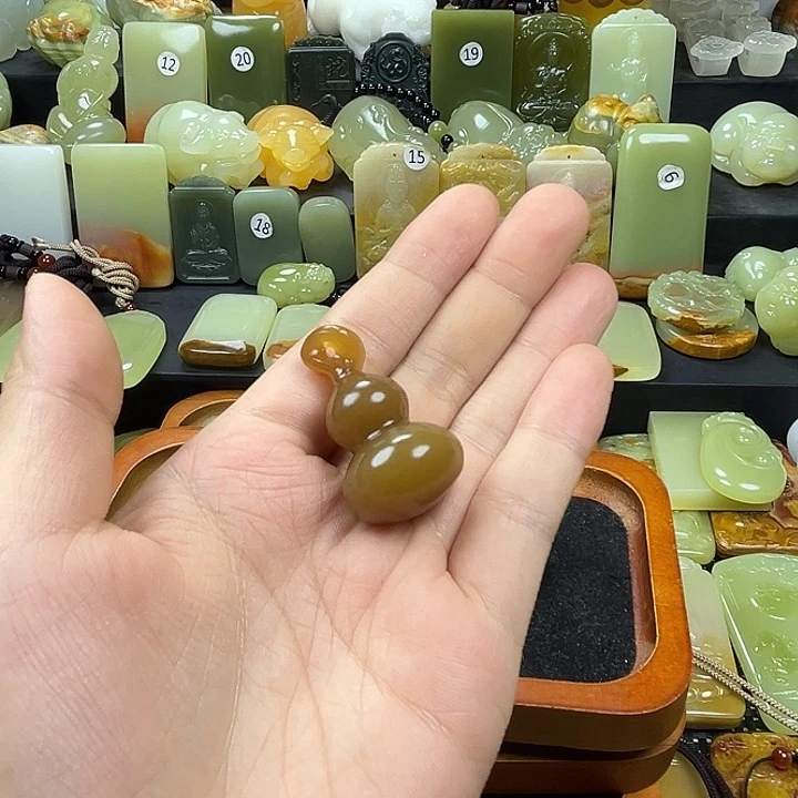 H****?时尚潮流百搭款吊坠