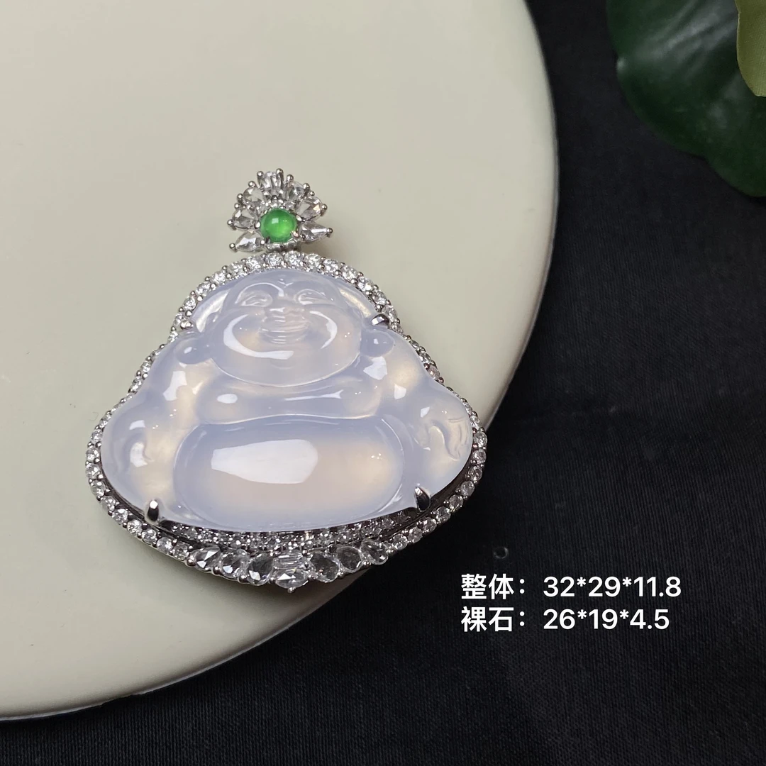 18K金镶嵌翡翠冰种茅台白佛公吊坠,水润细腻,一刀切上身白净