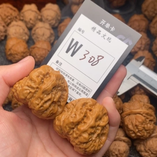 吊坠桃核@****乱我是第一百40