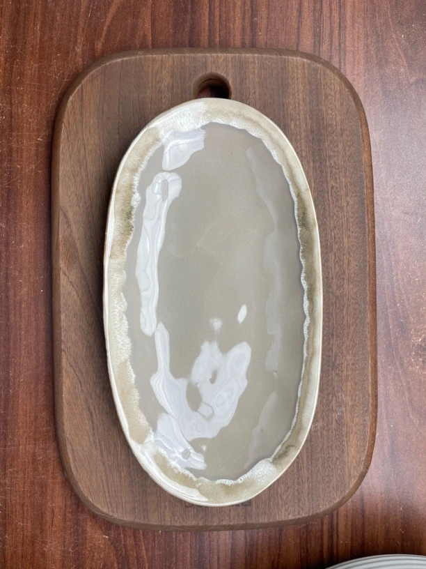 496灰色流秞鱼盘