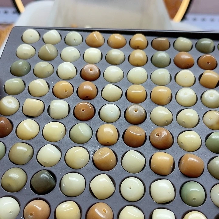 白玉菩提吊坠微瑕12多宝直切110