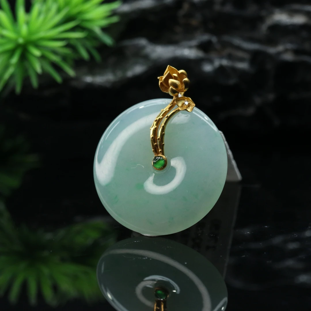 10天然缅甸翡翠A货18k平安扣吊坠/301315/上海嘉禾拍卖