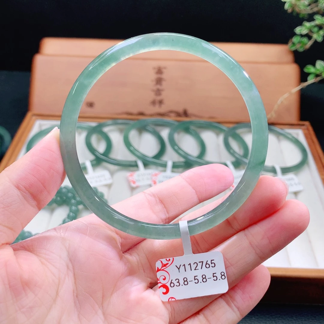 翡翠手镯（圆镯）未镶嵌