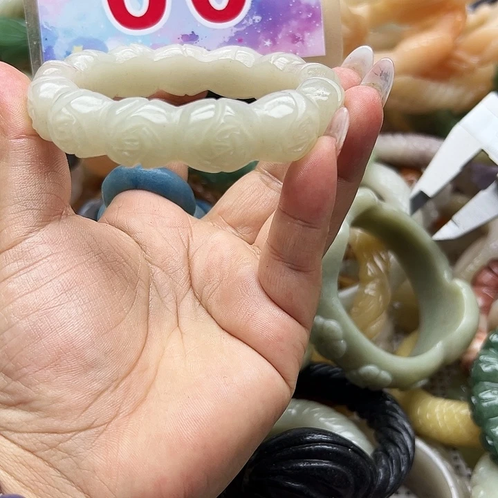 未镶嵌手镯石英岩玉