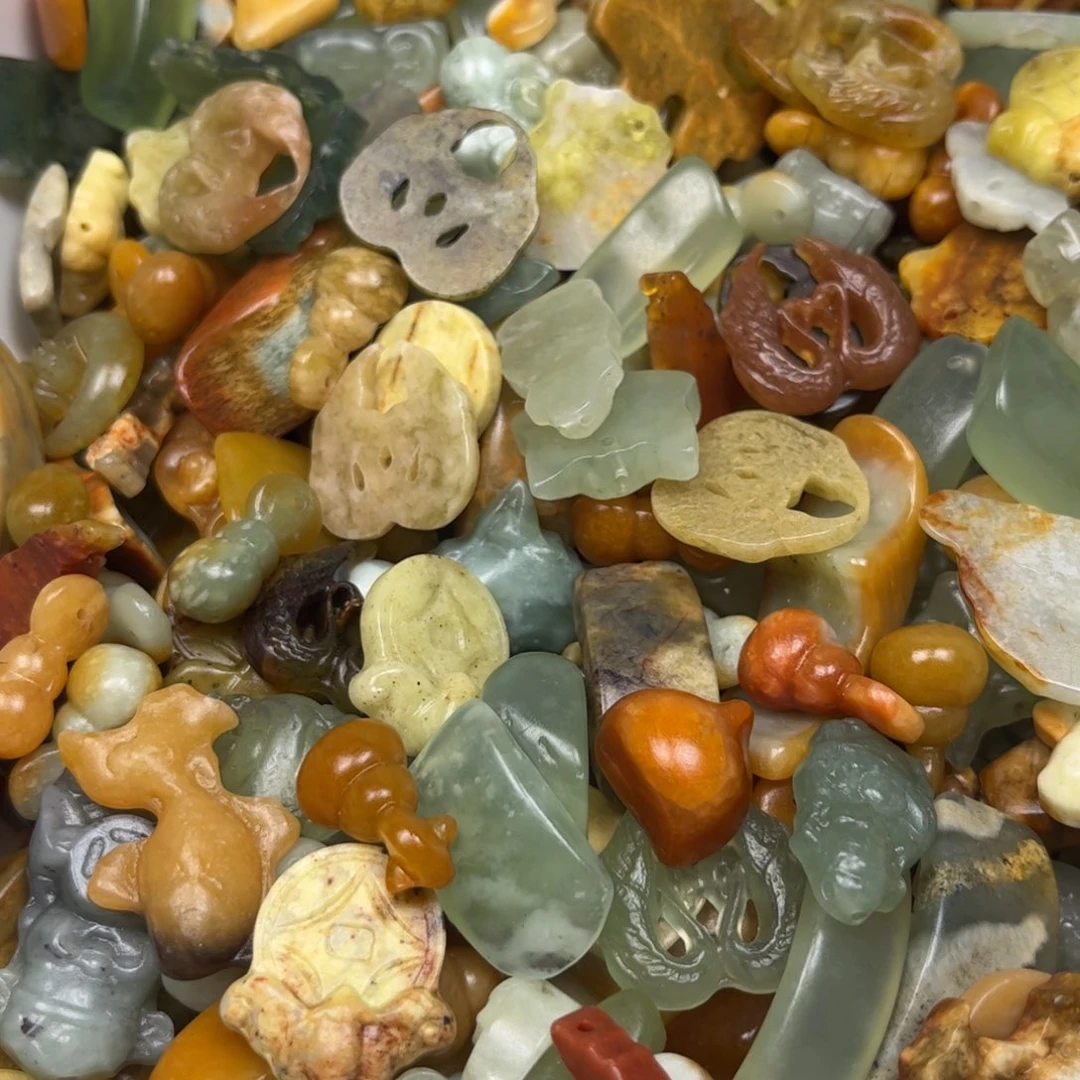 ，***蛇纹石玉未镶嵌颈饰