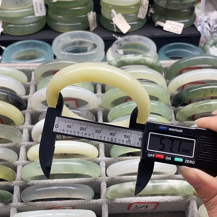 蛇纹石玉未镶嵌手镯109