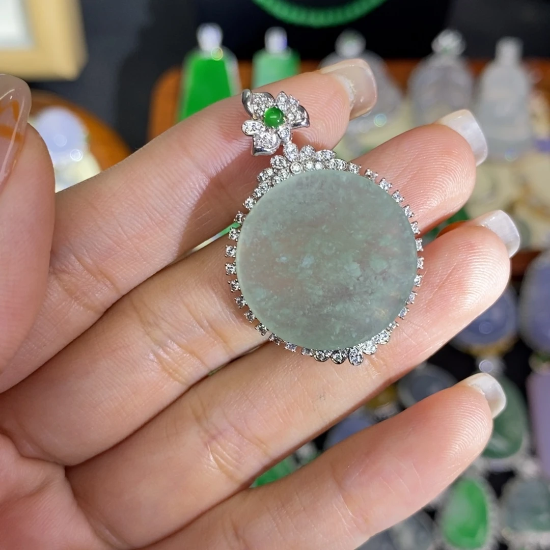 翡翠未镶嵌颈饰A货翡翠