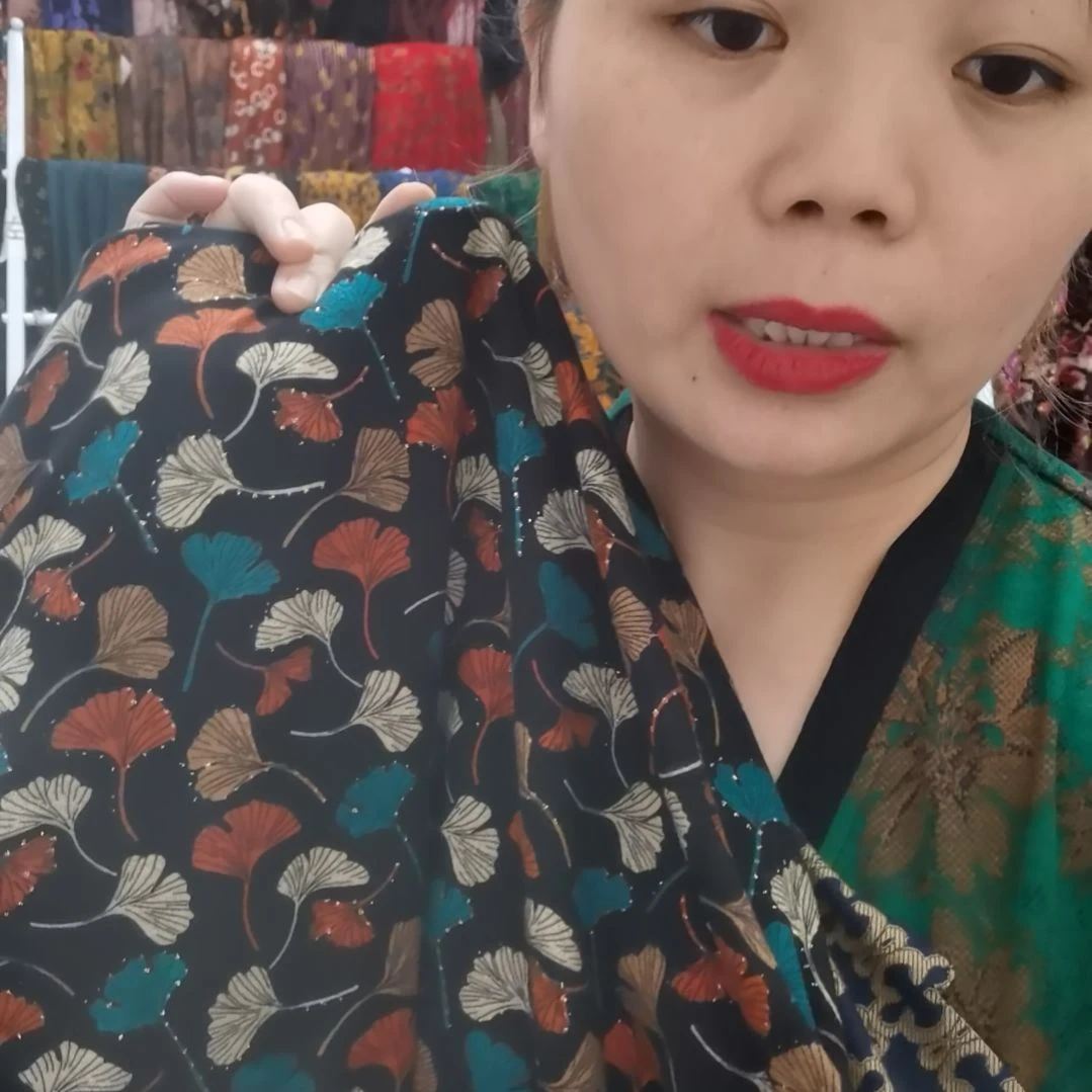 梅***丽混纺黑底彩色银杏叶5米