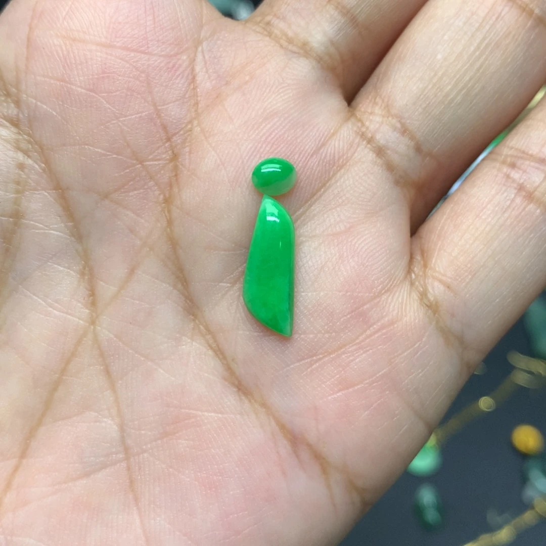 吊坠(不含链)未镶嵌翡翠青****?有纹裂