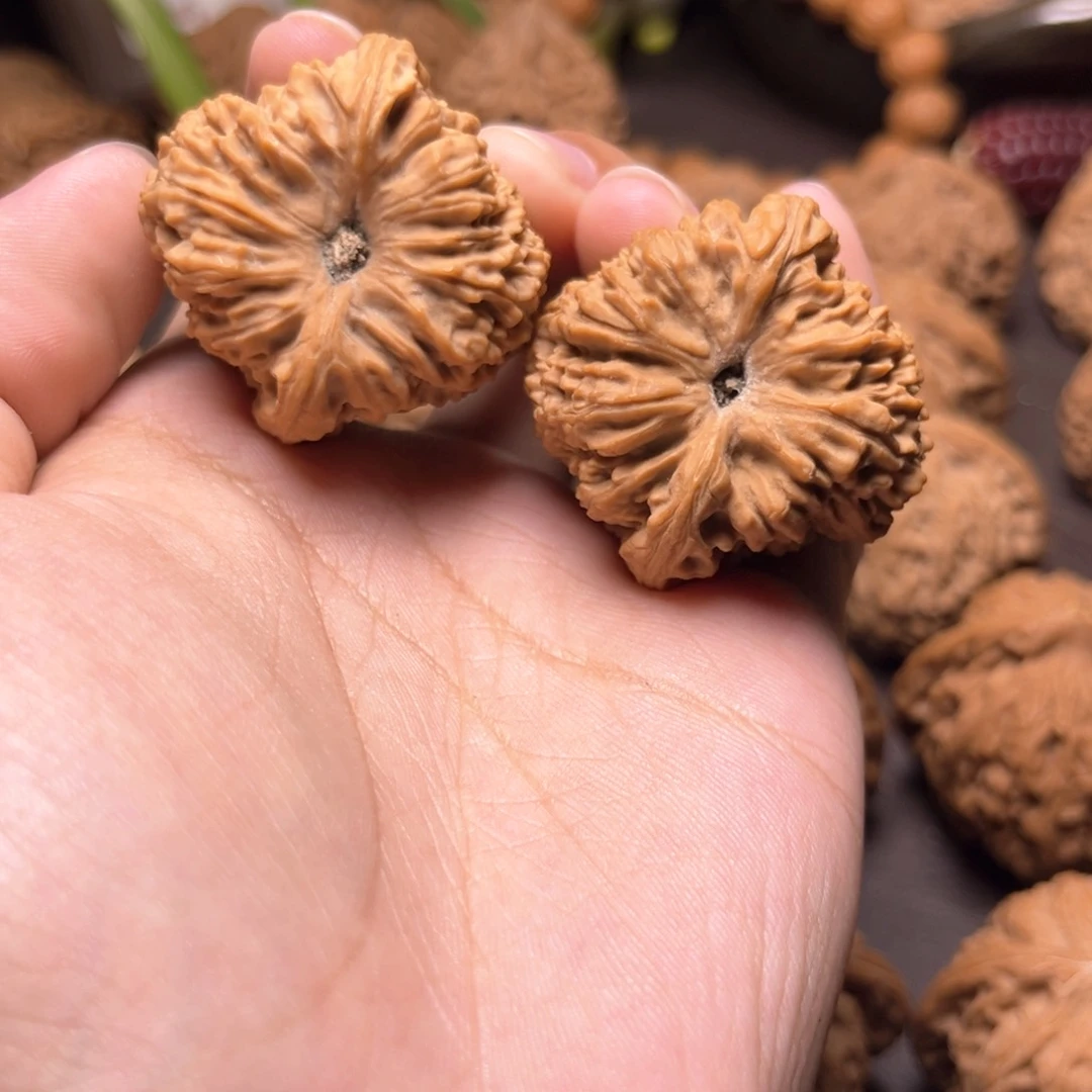 龙*雲南疆石有色差尖黄点磕碰