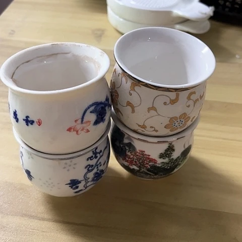 微瑕,不能明火,口径6高度6,4个杯子