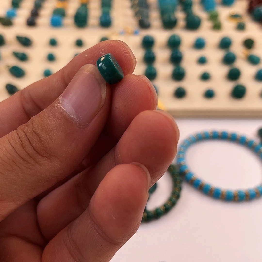 绿松石未镶嵌颈饰