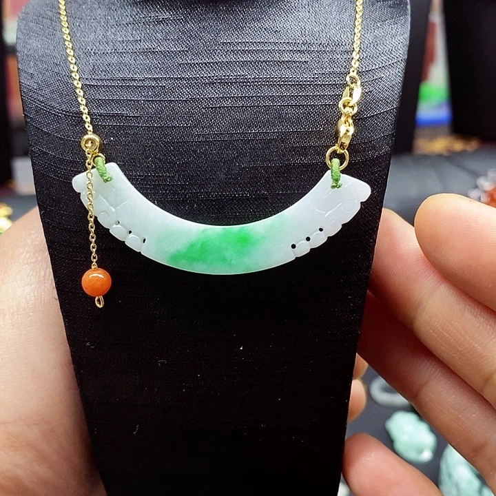 翡翠颈饰未镶嵌吊坠