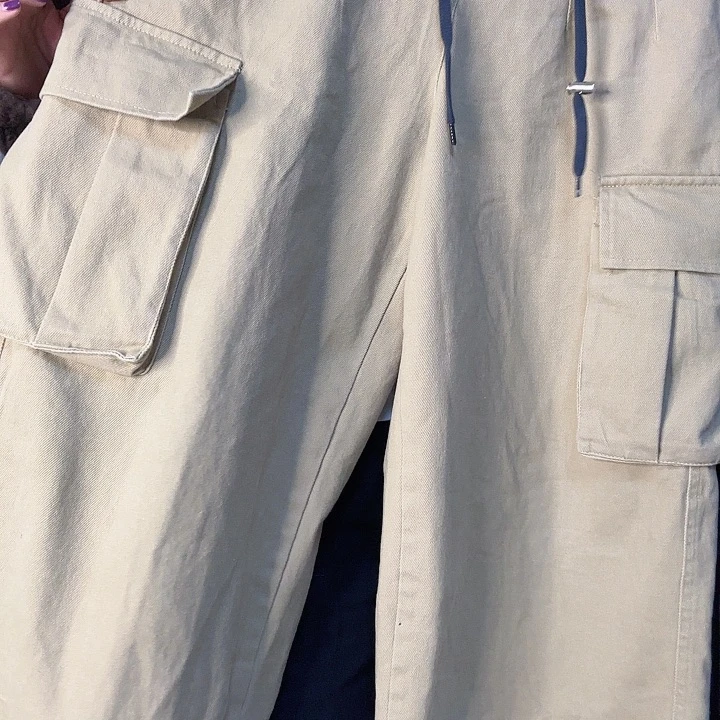 米色直筒阔腿牛仔裤