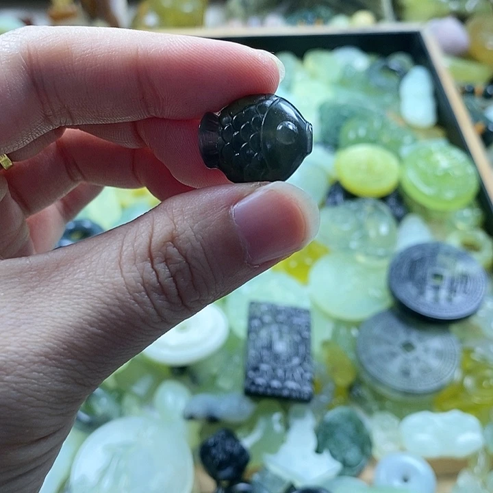 蛇纹石玉合金颈饰