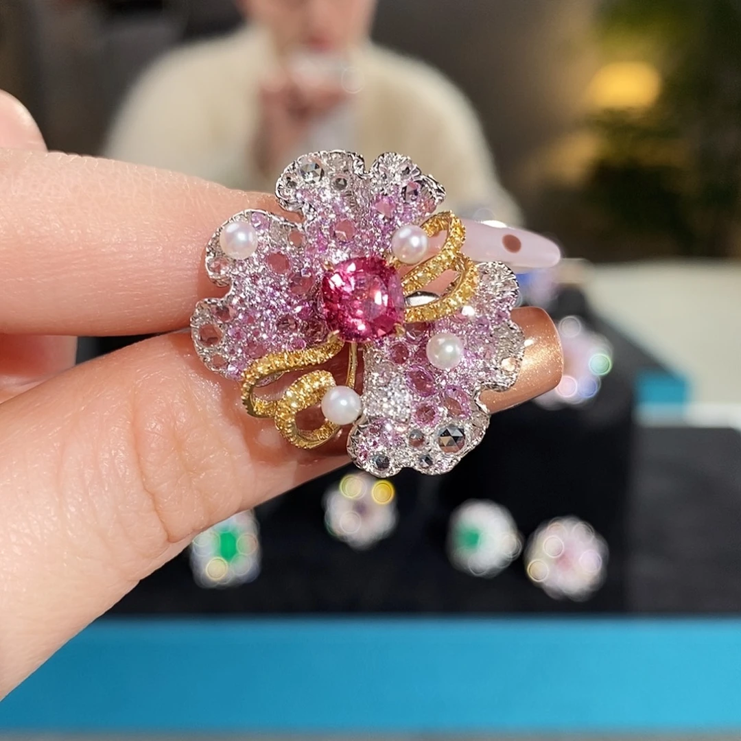 18K金镶嵌尖晶石戒指1.36ct