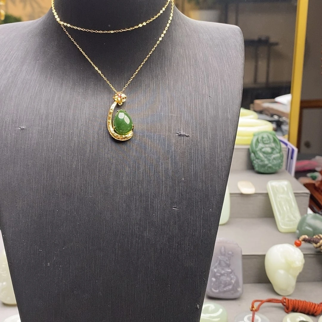 和田玉未镶嵌颈饰