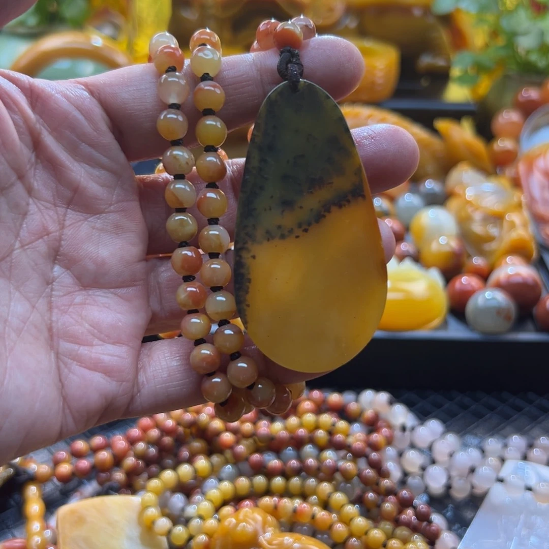 石英质玉未镶嵌颈饰