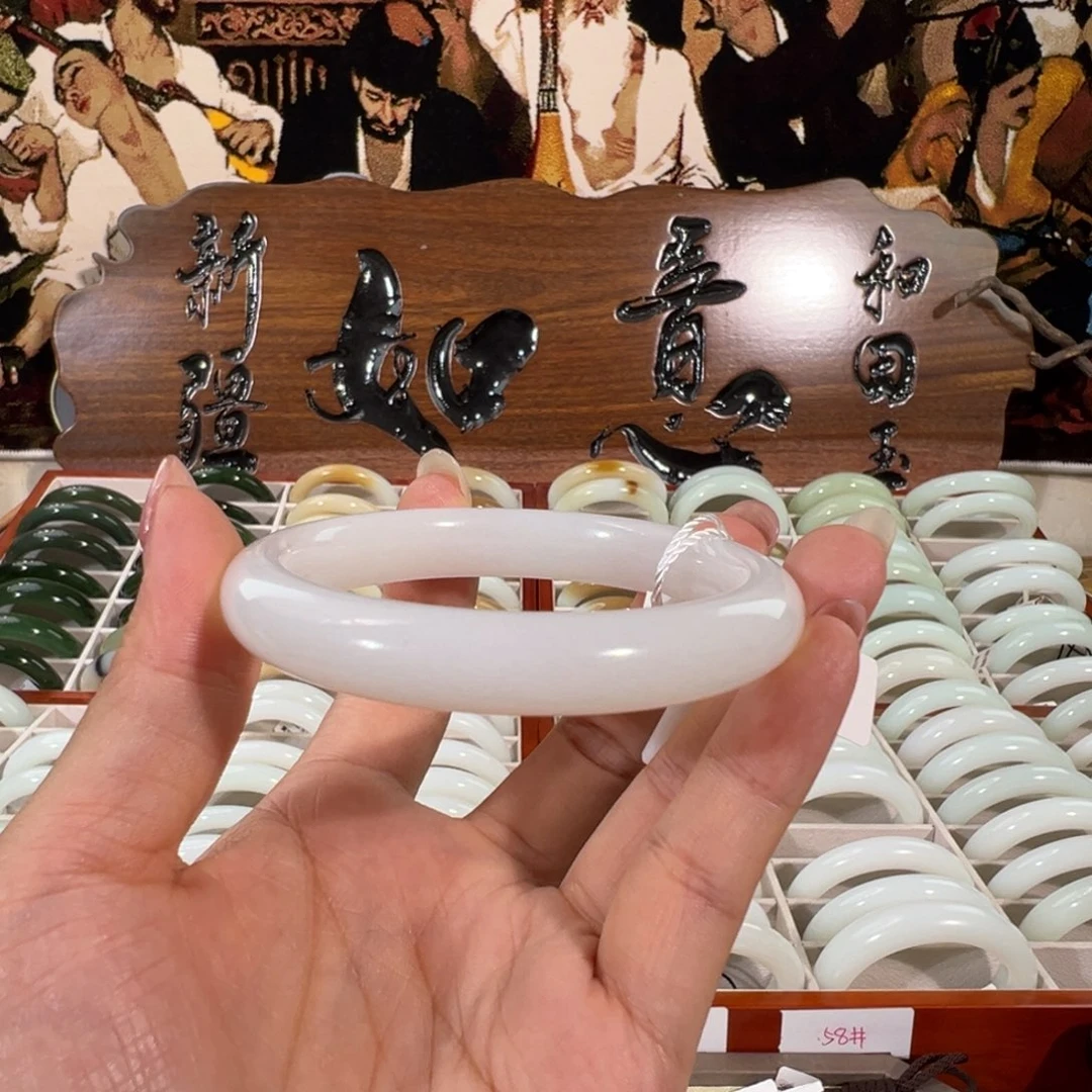 和田玉（糖玉）未镶嵌手镯