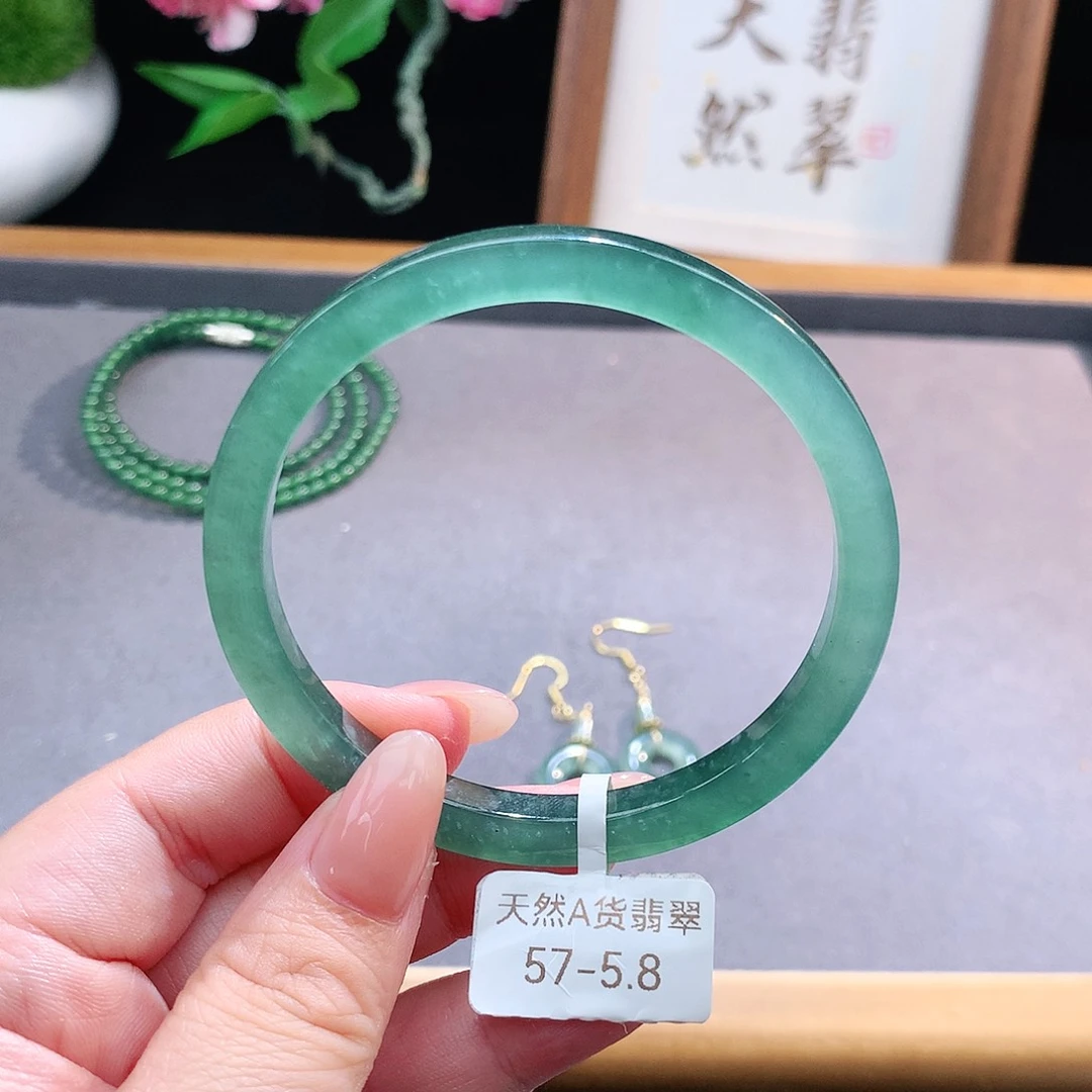 未镶嵌手镯（圆镯）翡翠