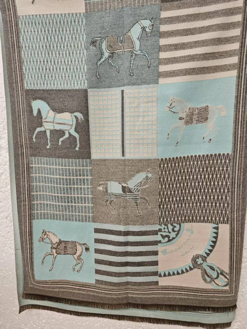 Tender Jinger【专柜】复古骏马-高级感复古大披肩T52YQ90072