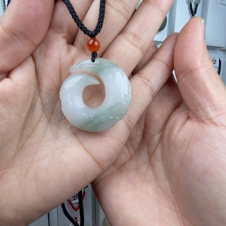 石英质玉未镶嵌颈饰