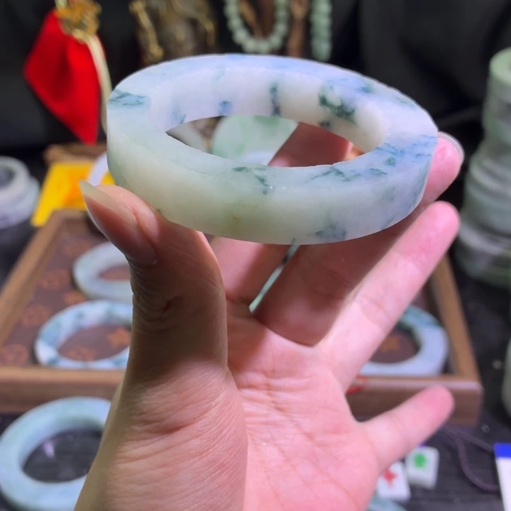 定制翡翠未镶嵌天然翡翠A货毛胚手镯