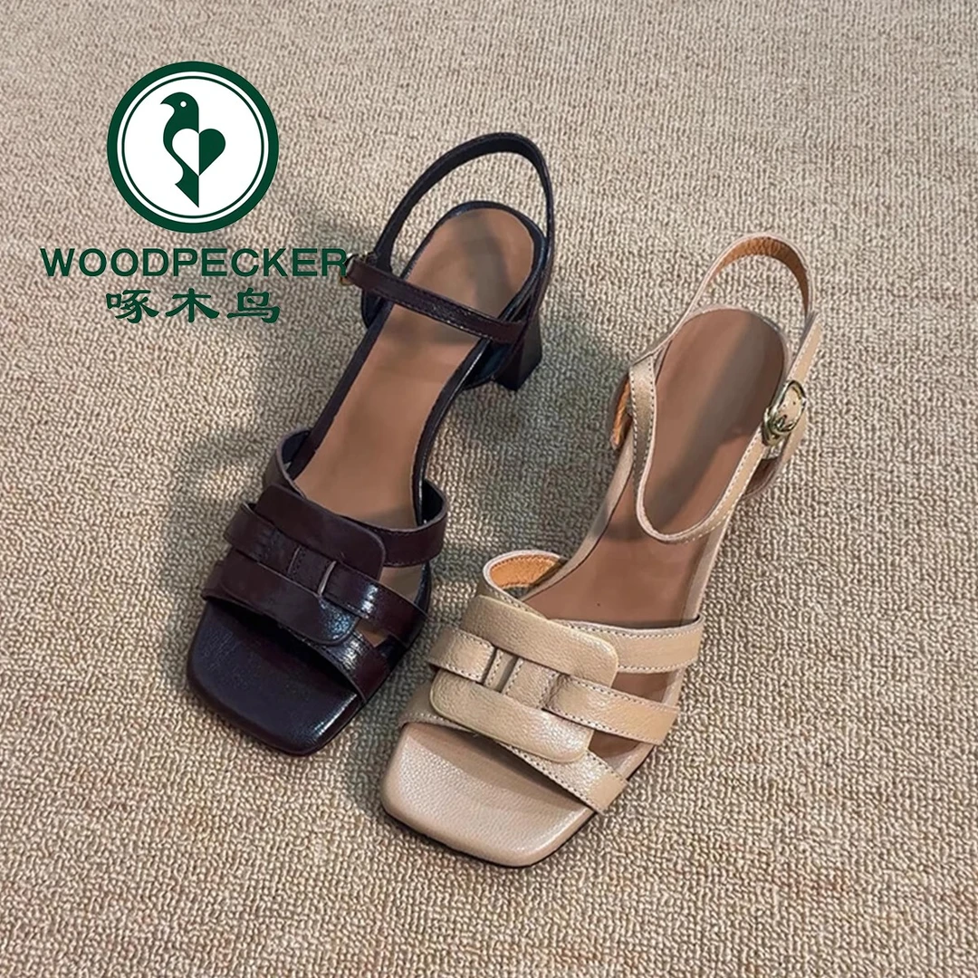 啄木鸟爆款2025夏季新款露趾方头粗跟一字带凉鞋女外穿高跟罗马鞋
