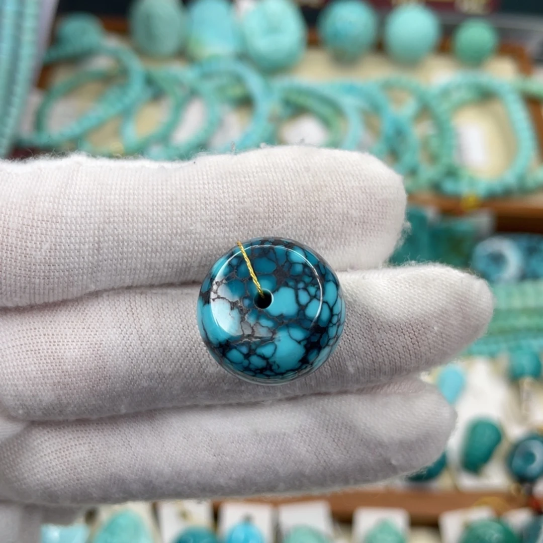 绿松石未镶嵌颈饰