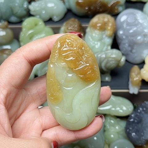 颈饰未镶嵌和田玉峨****)
