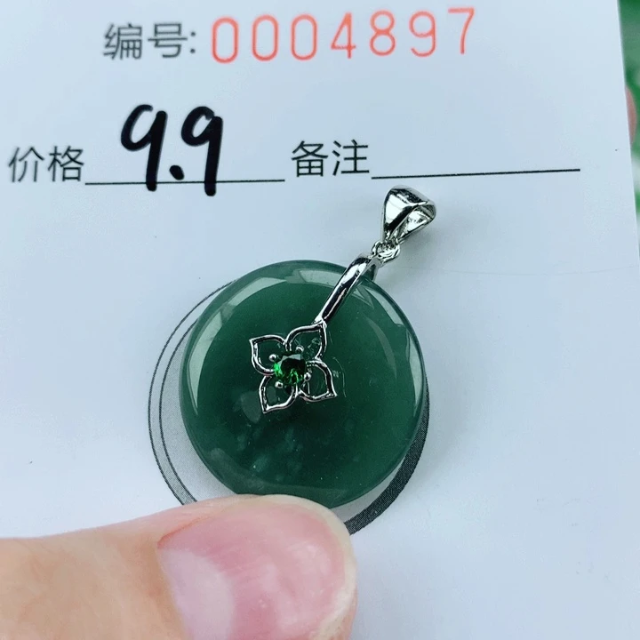 翡翠挂件未镶嵌翡翠