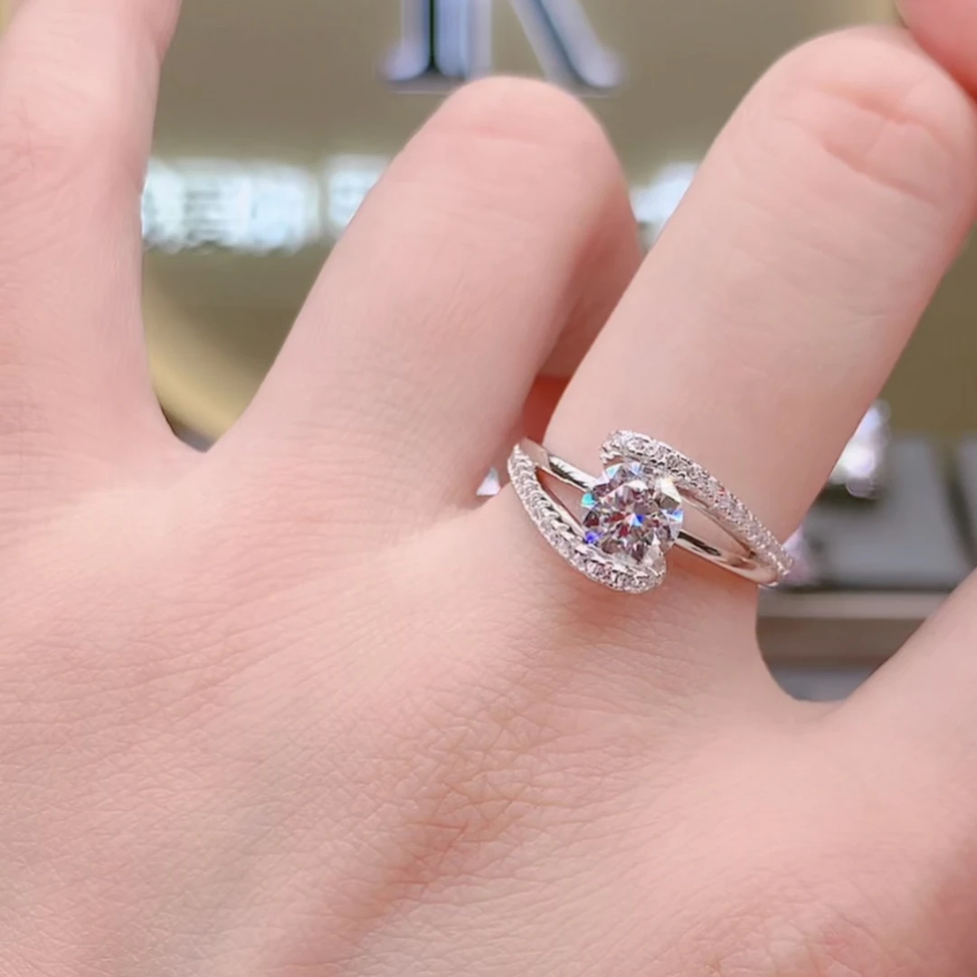 925银莫桑石银制品 【依莎贝拉女戒】1克拉。 精致 婚戒/合成碳硅石