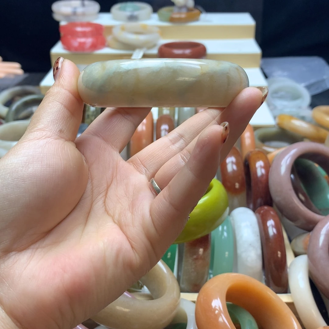 石英质玉手镯未镶嵌