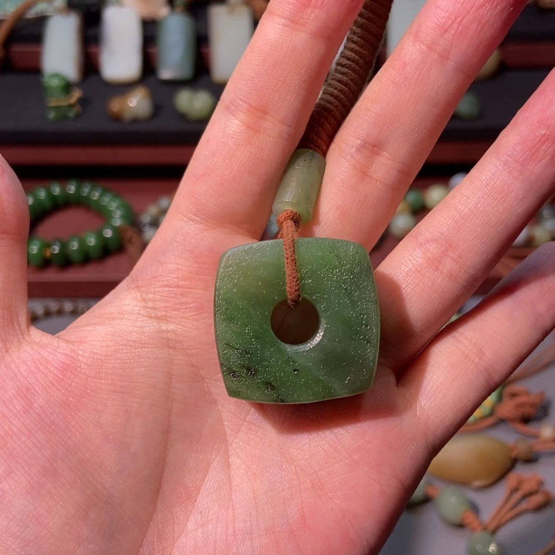 甜***圆颈饰未镶嵌和田玉