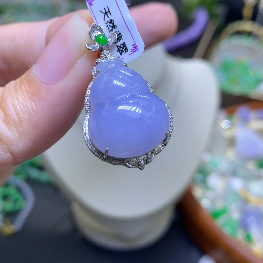 颈饰18K金镶嵌翡翠