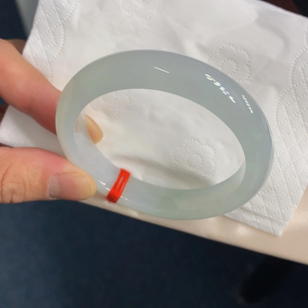 翡翠手镯未镶嵌翡翠