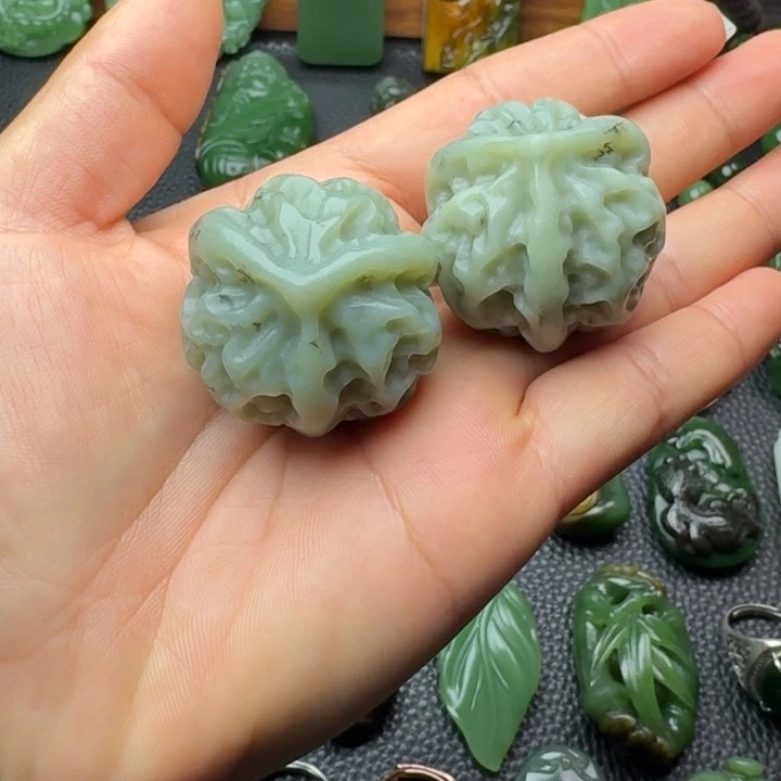 和田玉未镶嵌把件