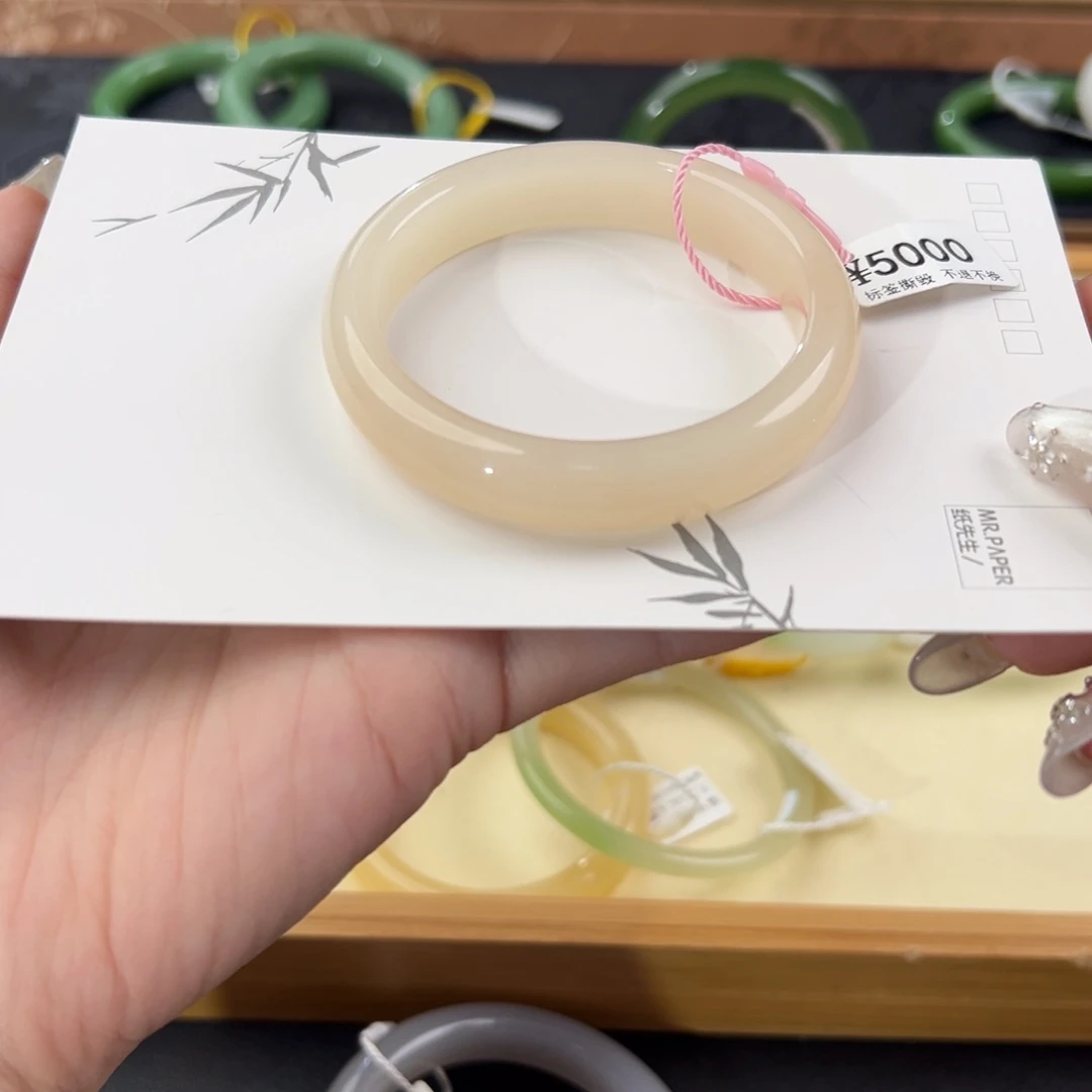 和田玉未镶嵌手镯有瑕 野牛沟