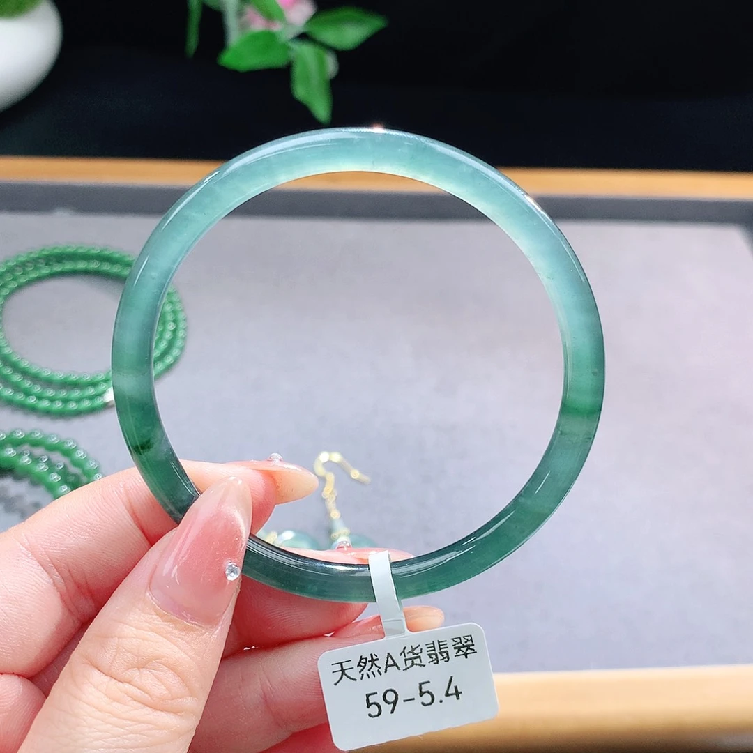 未镶嵌手镯（圆镯）翡翠