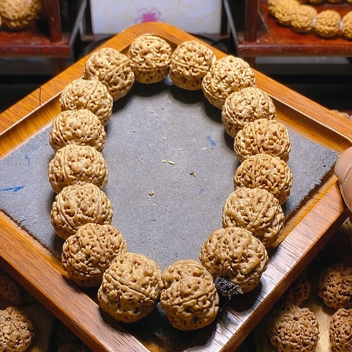 金刚菩提手串有**炸古龙梅花