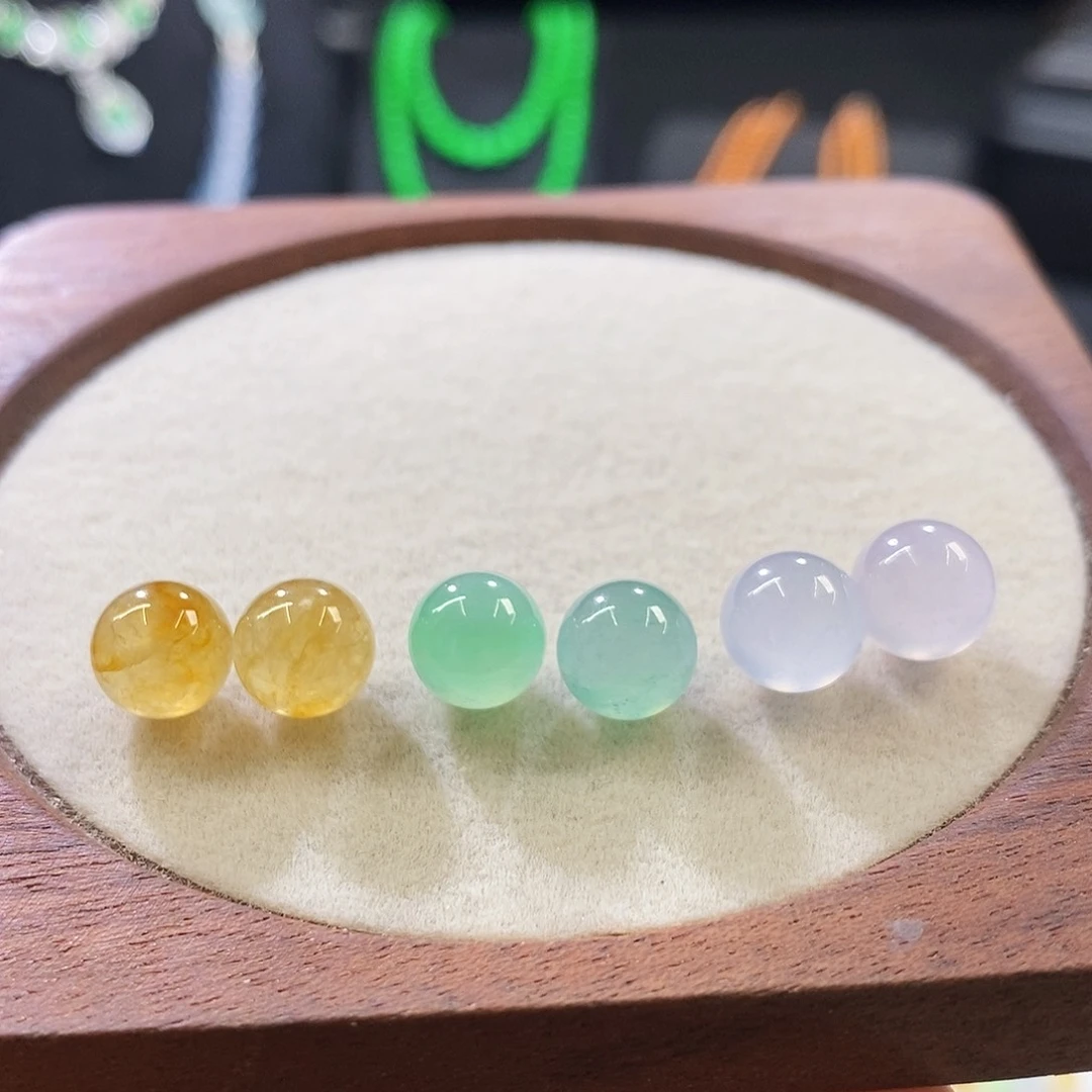 翡翠挂件未镶嵌多样发其一对