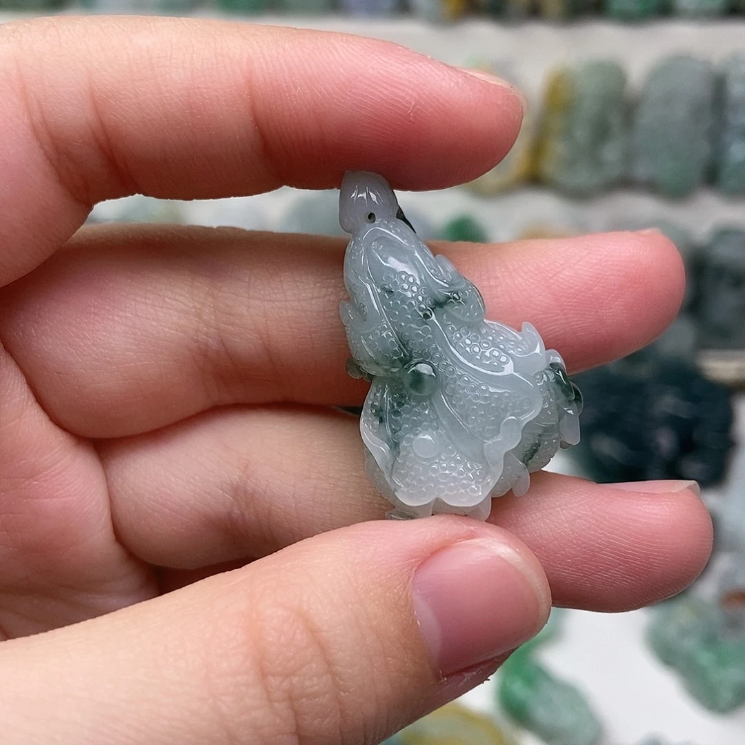 翡翠未镶嵌吊坠(赠链)