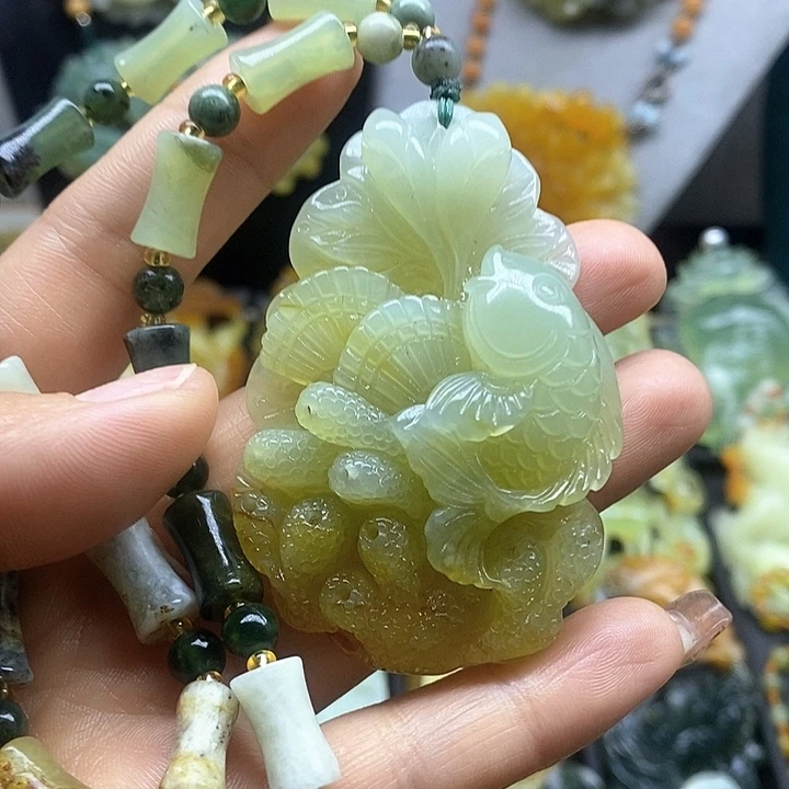 蛇纹石玉挂件未镶嵌