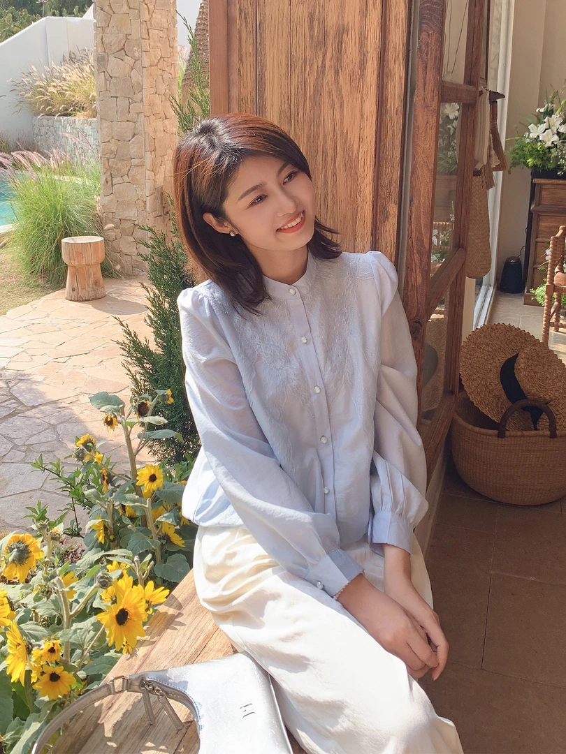 紫璐莱蕾丝绣影~法式蕾丝拼接设计感立领减龄短款衬衫上衣女春86X