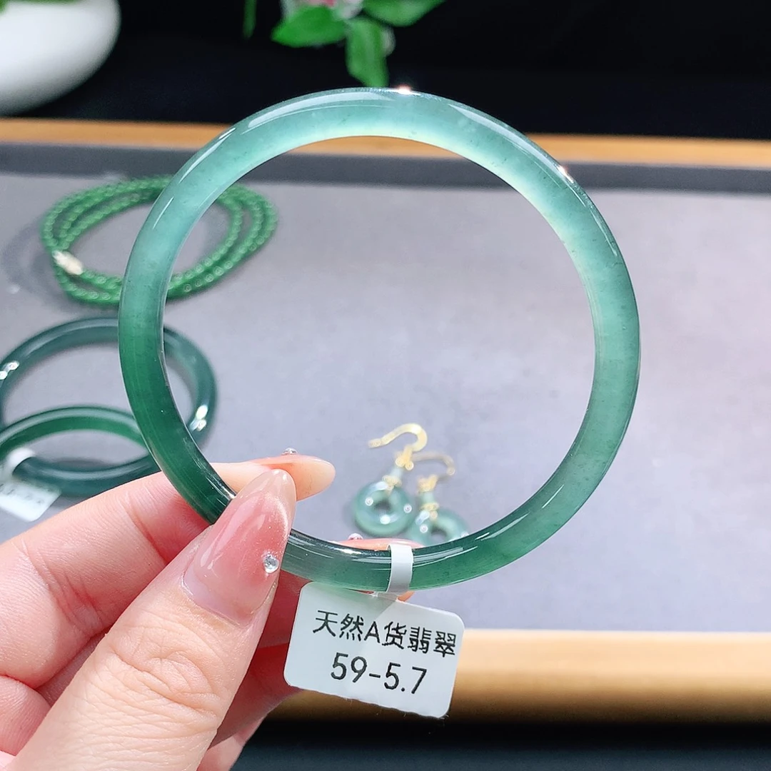 未镶嵌手镯（圆镯）翡翠