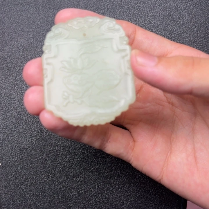 窗***尘和田玉未镶嵌颈饰