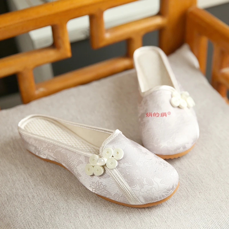 新款春秋老北京布鞋云纹禅意低跟绣花鞋搭配旗袍茶艺师半拖鞋女鞋
