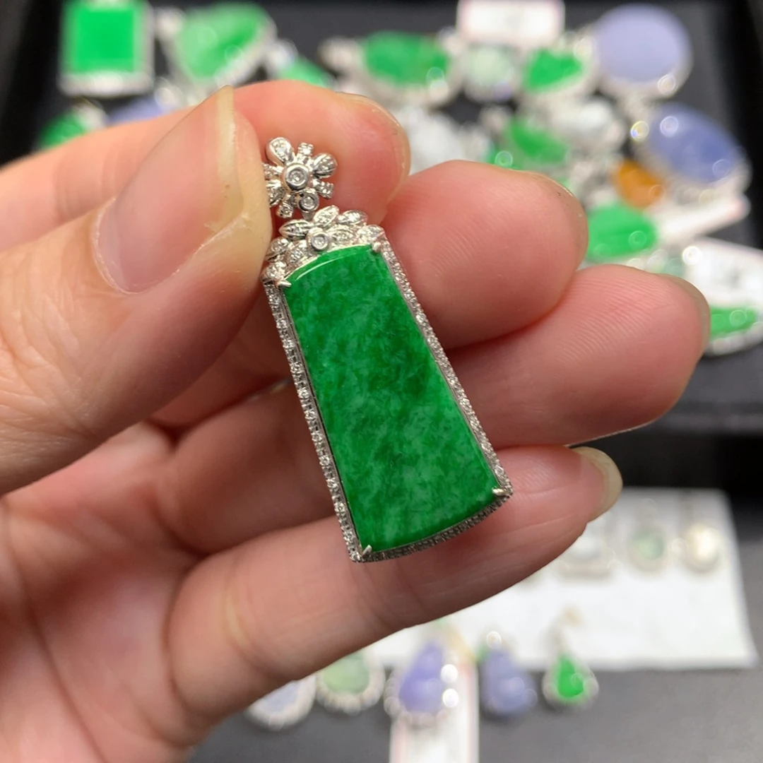 翡翠18K金镶嵌吊坠(不含链)裸石不厚